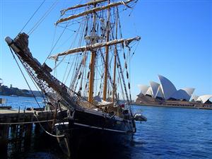 Sydney Opera House - A must see for backpackers in Sydney