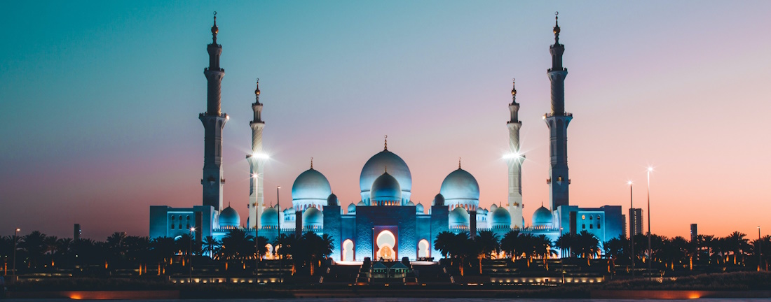 Sheik Zayed mosque at dusk