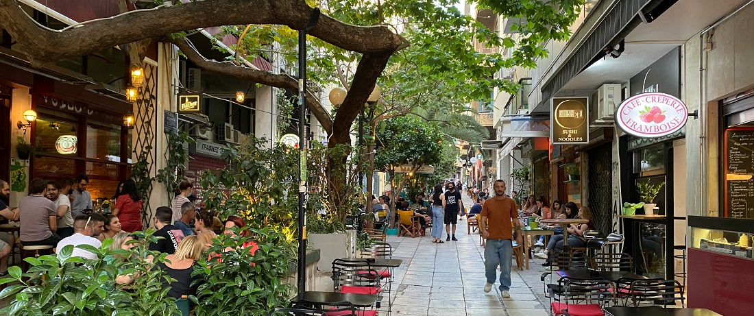 Shopping street in Athens by Datingjungle