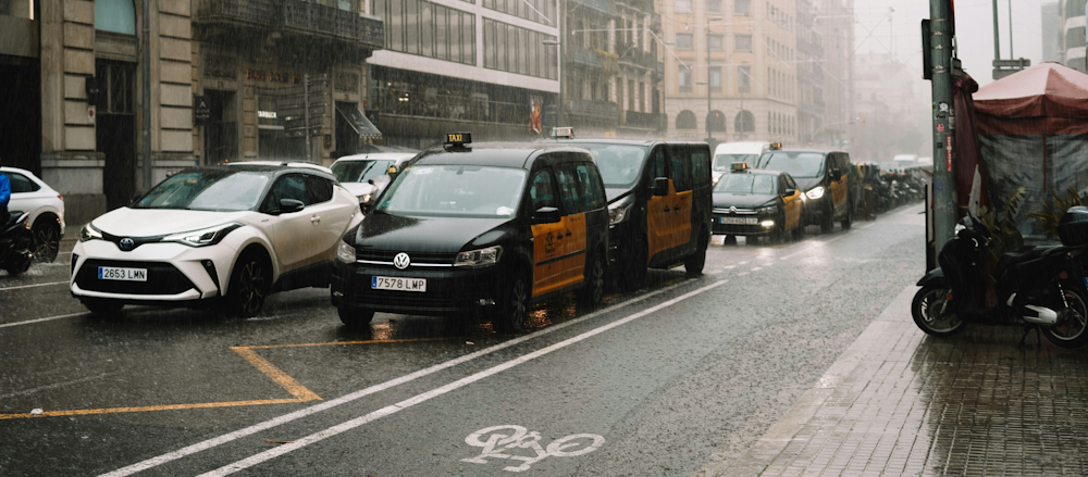 Taxis and Traffic in Rainy Barcelona by Lala Azizli on Unsplash