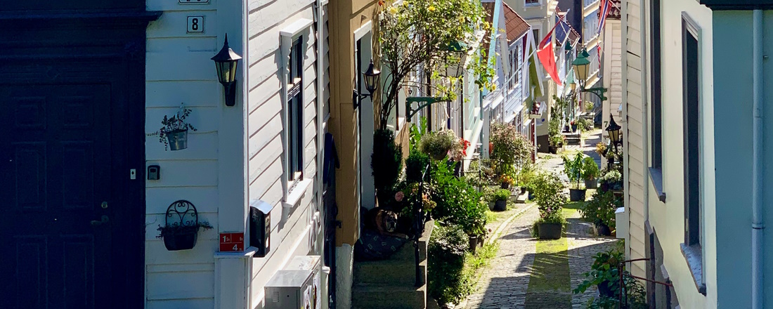 sunny alleyway in Nordnes