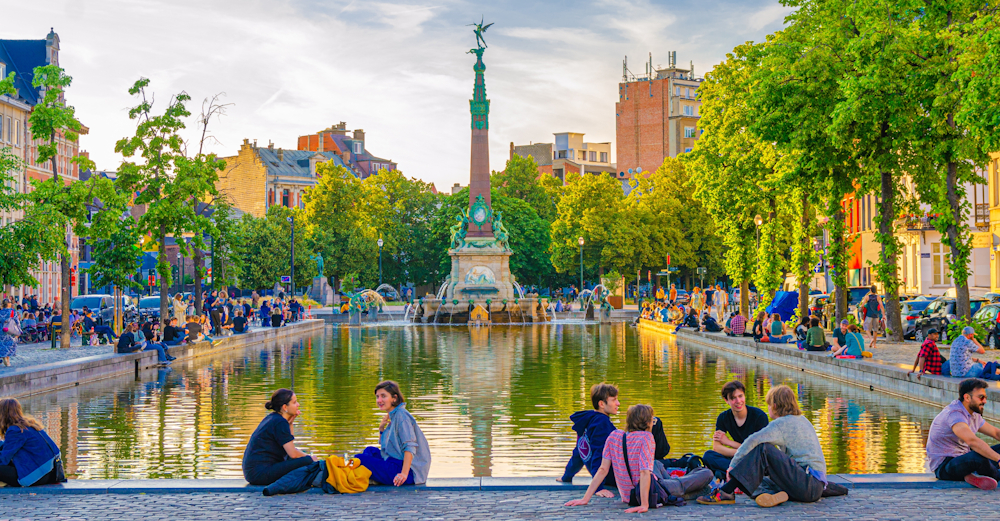 Fountain in old town Brussels by Aliaksandr Antanovich via Shutterstock