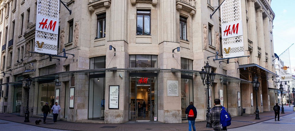 Budapest H&M on Deák Ferenc Street by M Rennim