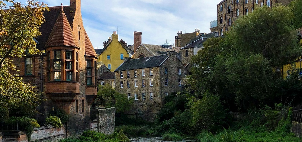 Houses in Edinburgh by Nikola Pavlačková