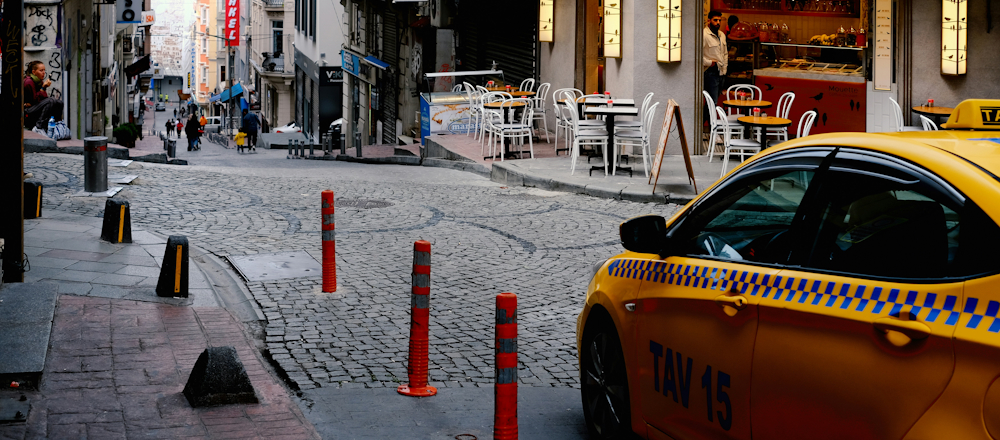 Taxi in Istanbul by Wina Tristiana on Unsplash