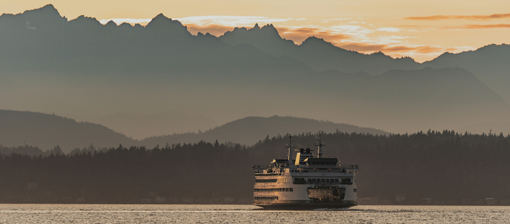 Ferry near Seattle by Wei Zeng on Unsplash
