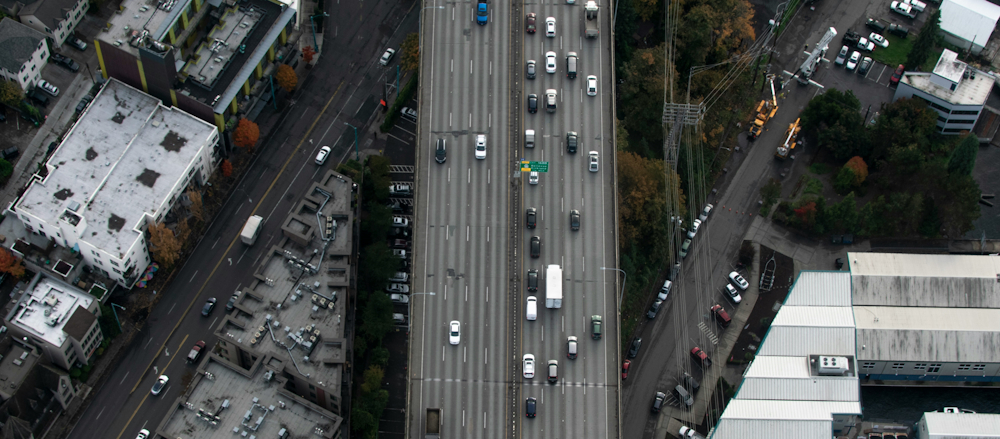 Traffic on I5 in North Broadway, Seattle, by Patrick Perkins on Unsplash