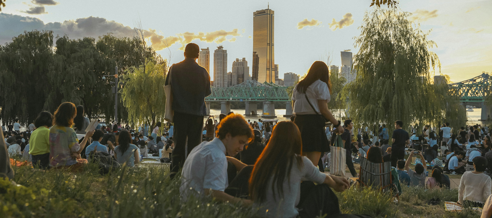 Concertgoers in Seoul by Hanvin Cheong on Unsplash