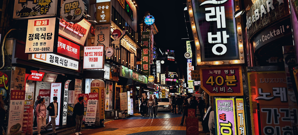 Shopping Street in Jongno-gu, Seoul, by Simon Wiedensohler on Unsplash