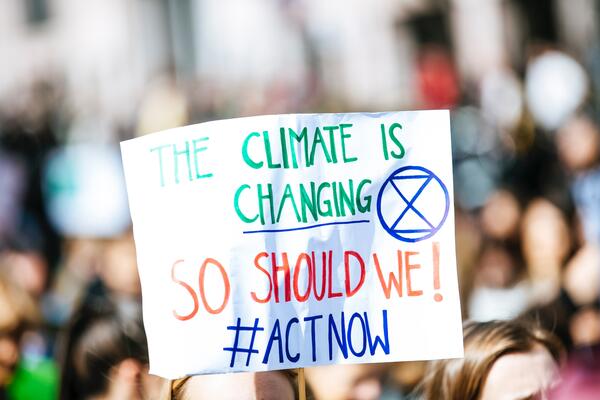 Climate change sign by Markus Spiske from Unsplash